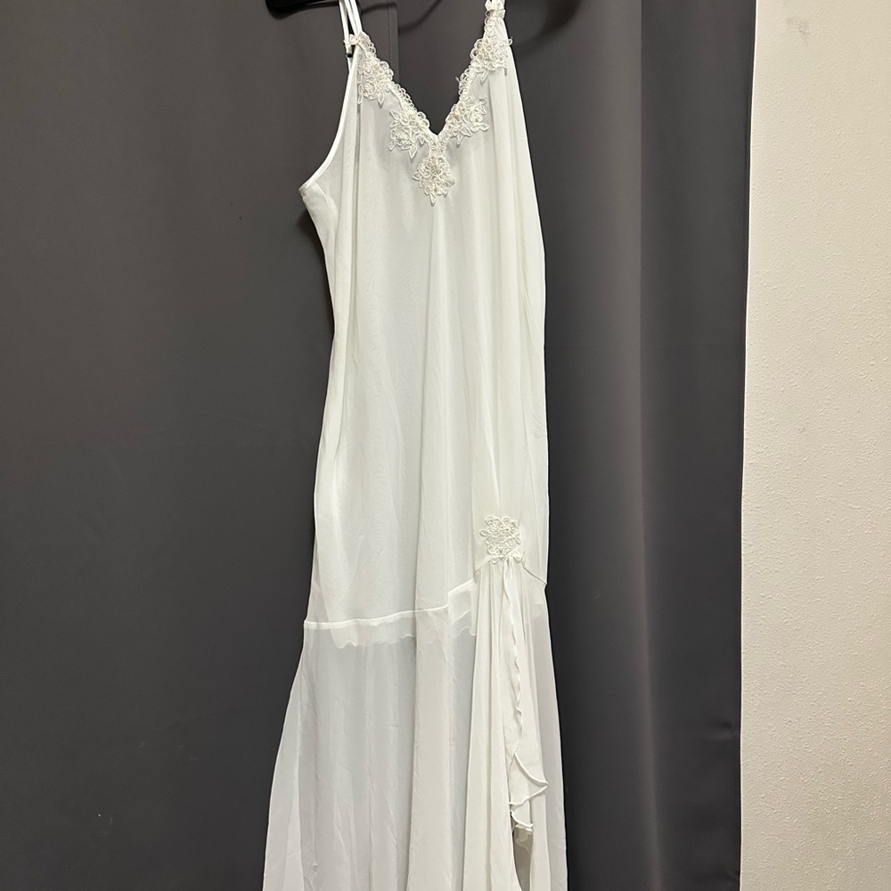 Elegant White Lace Trim Nightgown